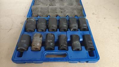 Lot 6 - US PRO sockets with bar