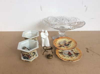 Lot 153 - Box of misc glass wear