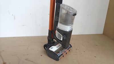 Lot 132 - Shark duo clean working with charger