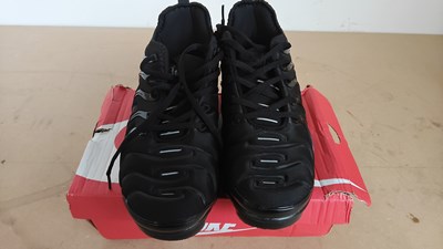 Lot 100 - Pair of Nike AIRMAX VM size 11 uk