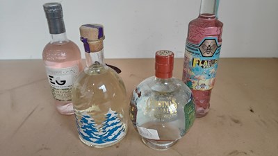 Lot 94 - 4 bottles of assorted gin