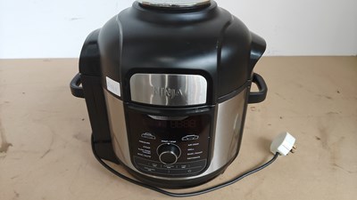 Lot 2 - Ninja foodi max multi cooker working