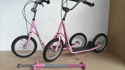 Lot 218 - 2 large scooters and pogo stick