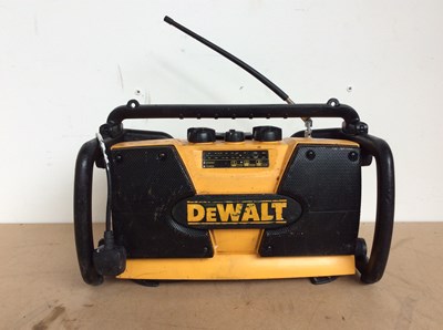 Lot 10 - Dewalt worksite radio and battery charger Tested working