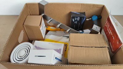 Lot 243 - Box of misc