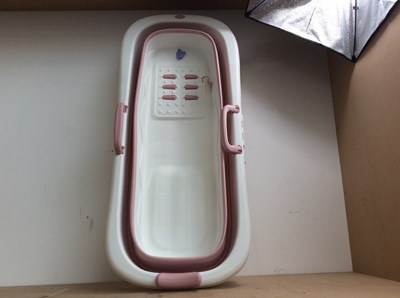 Lot 202 - foldable adult bathtub