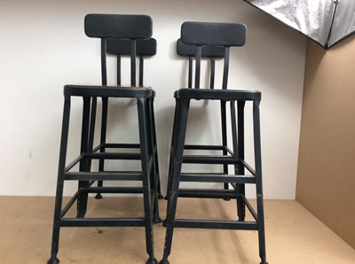 Lot 192 - Industrial round top bar stools x4