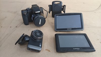 Lot 27 - Small bundle of cameras and sat navs