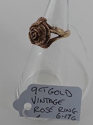 Lot 19 - 9ct Gold Vintage Rose ring 6.17gram est £200-£240