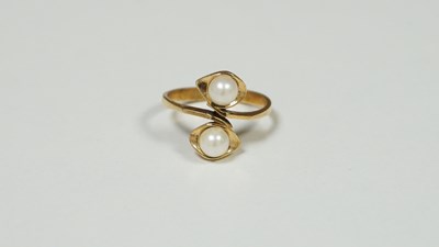 Lot 23 - 18ct Gold Pearl ring 6.63gram, est £300-£340