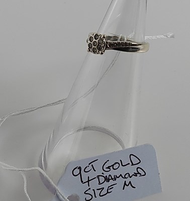 Lot 24 - 9ct White Gold and Diamond ring 2.49gram,est £60-£80