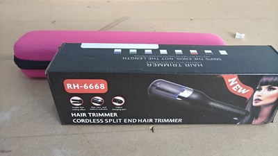 Lot 121 - Set of cordless hair trimmers and carry case