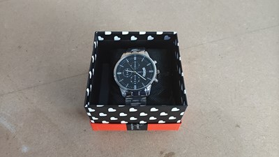 Lot 111 - Geneva gents watch with chrome strap