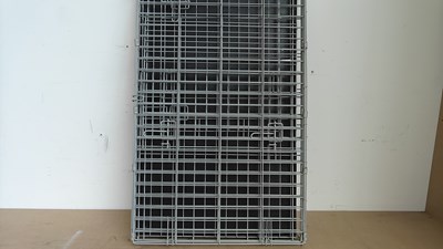 Lot 236 - Fold away dog crate