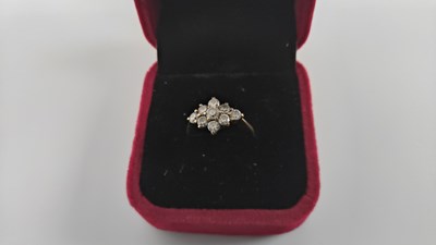 Lot 47 - 9ct Gold CZ Cluster ring 1.95 gram, est £60- £80