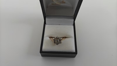 Lot 48 - 9ct Gold CZ Cluster ring, 2.94 gram, est £80- £120