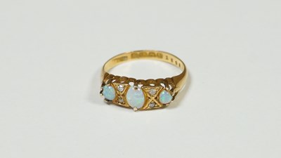 Lot 49 - 18ct Gold and Opal Ring, 2.76 gram, est £200- £300