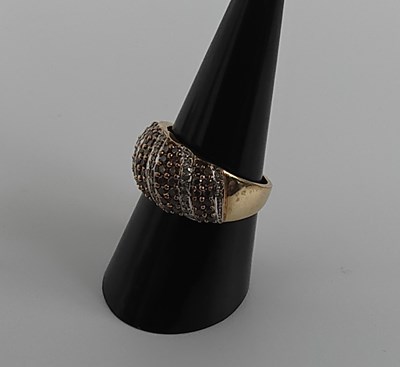 Lot 53 - 9ct Gold and Diamond ring, 5.14 gram, est £180- £220
