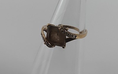 Lot 54 - 9ct Gold and Diamond ring, 2.43 gram, est £80- £120