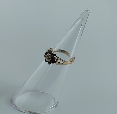Lot 55 - 9ct Gold and Diamond ring, 1.69 gram, est £50- £80