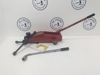 Lot 57 - Hydraulic floor jack and associated tools