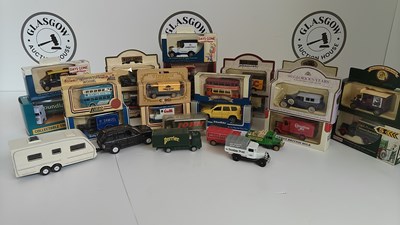 Lot 33 - Large bundle of collectable model vehicles