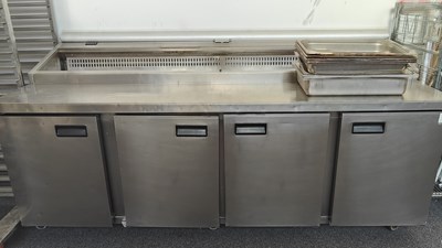 Lot 189 - Large 4 door refrigerated commercial pizza prep station with extra metal trays