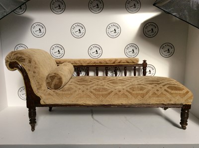 Lot 197 - Upholstered chaise longue with wooden frame
