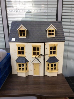 Lot 179 - Palace doll house with furniture inside