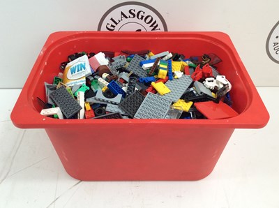 Lot 172 - White tub full of Lego bits