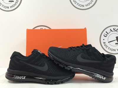 Lot 167 - Trainers bearing Nike logo black size 8.5