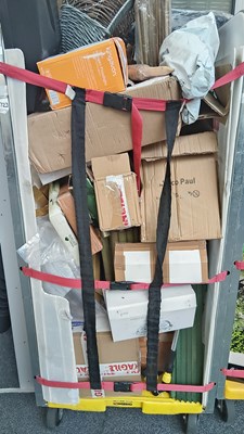 Lot 190 - Cage of misc garden products