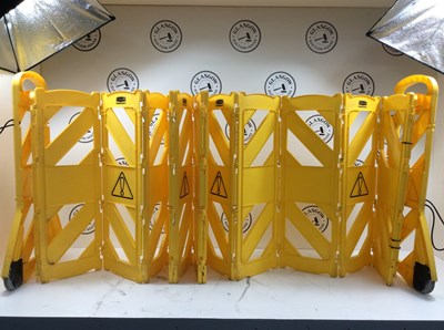 Lot 148 - Rubbermaid 4m extending barrier