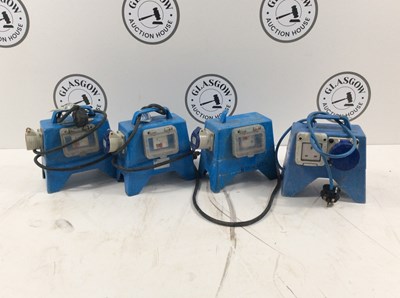 Lot 174 - 4 blue power splitter boxes