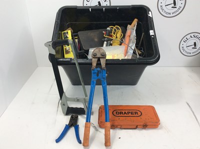 Lot 172 - Box of misc diy