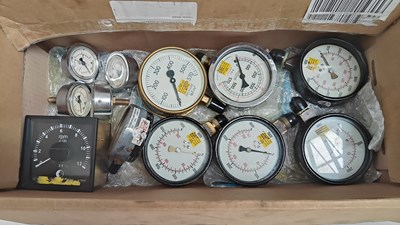 Lot 20 - Box containing collection of gauges