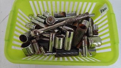 Lot 17 - Box of assorted sockets