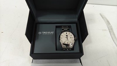 Lot 104 - Watch bearing Tag Heuer logo in display box
