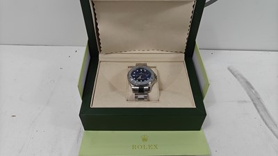 Lot 98 - Watch bearing rolex logo in display box