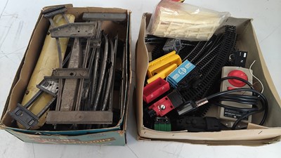 Lot 10 - Vintage model train tracks Inc accessories