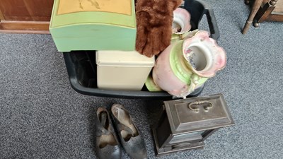 Lot 52 - Box of misc