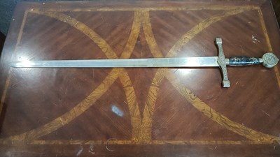 Lot 157 - Decorative ancient warrior sword