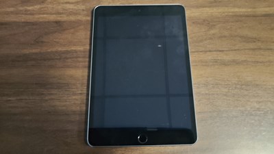 Lot 97 - Apple iPad a1599 tablet fully reset