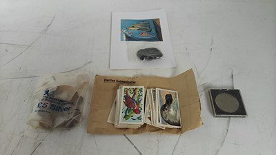 Lot 101 - Small bundle of misc in cig cards and coins