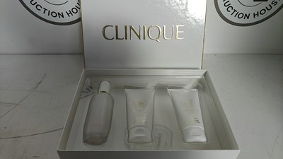 Lot 116 - Clinique gift set in box