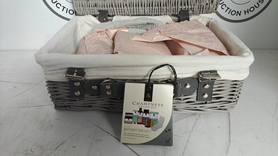 Lot 34 - Champneys gift set in basket