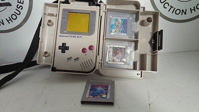 Lot 120 - Gameboy in case with 3 games