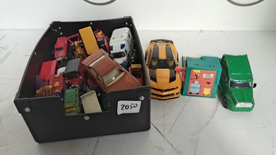 Lot 3 - Box of collectable diecast vehicles
