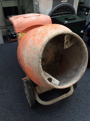 Lot 132 - 110v Bell Cement Mixer