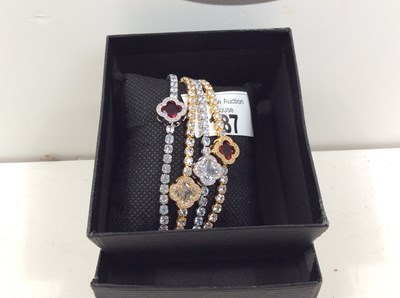 Lot 187 - Qty of costume jewellery bracelet
